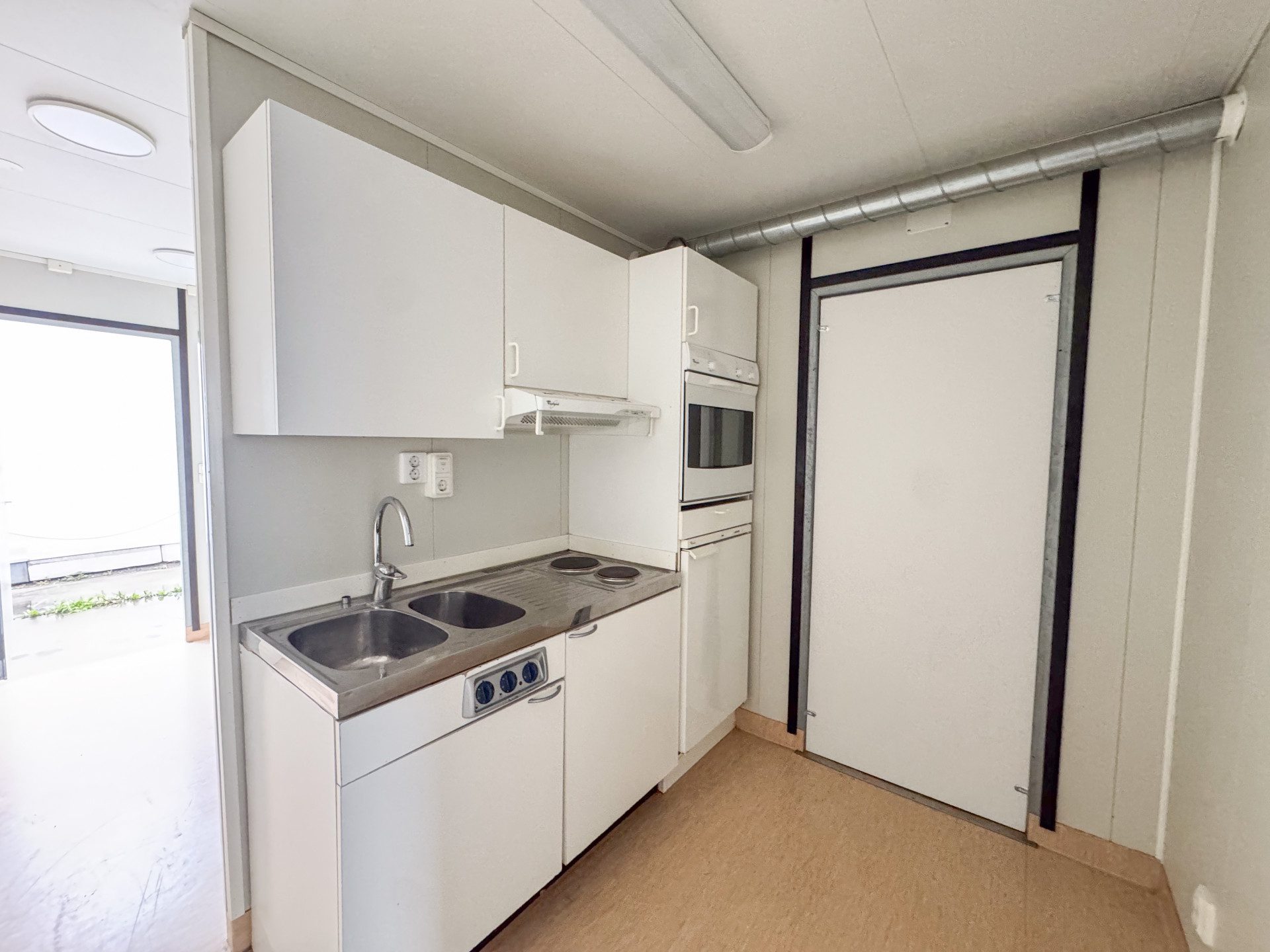Beg. Bostadsbod med kök och toalett - Bild 10