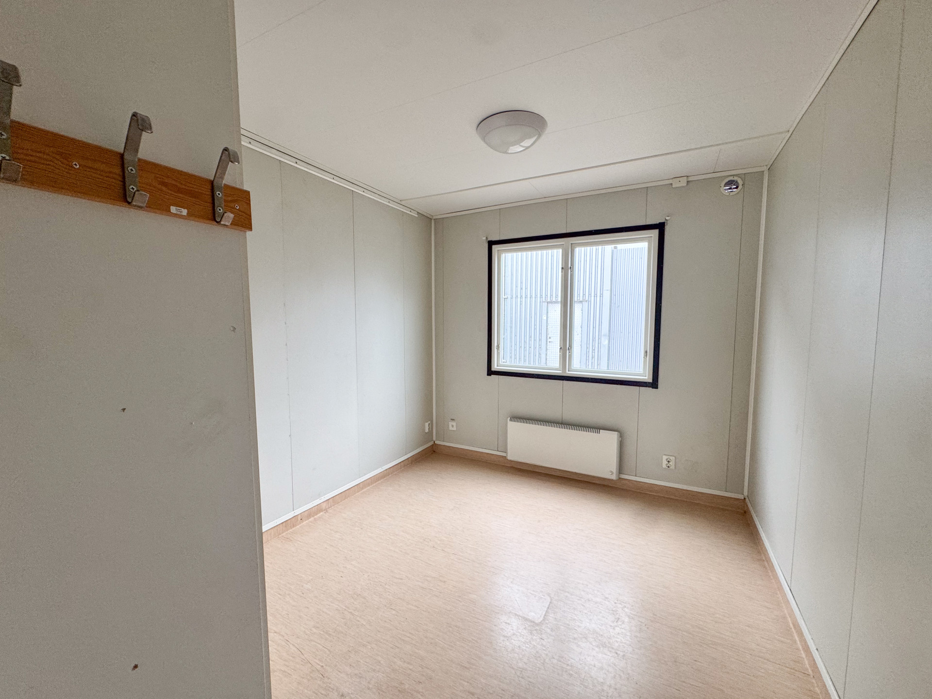 Beg. Bostadsbod med kök och toalett - Bild 11