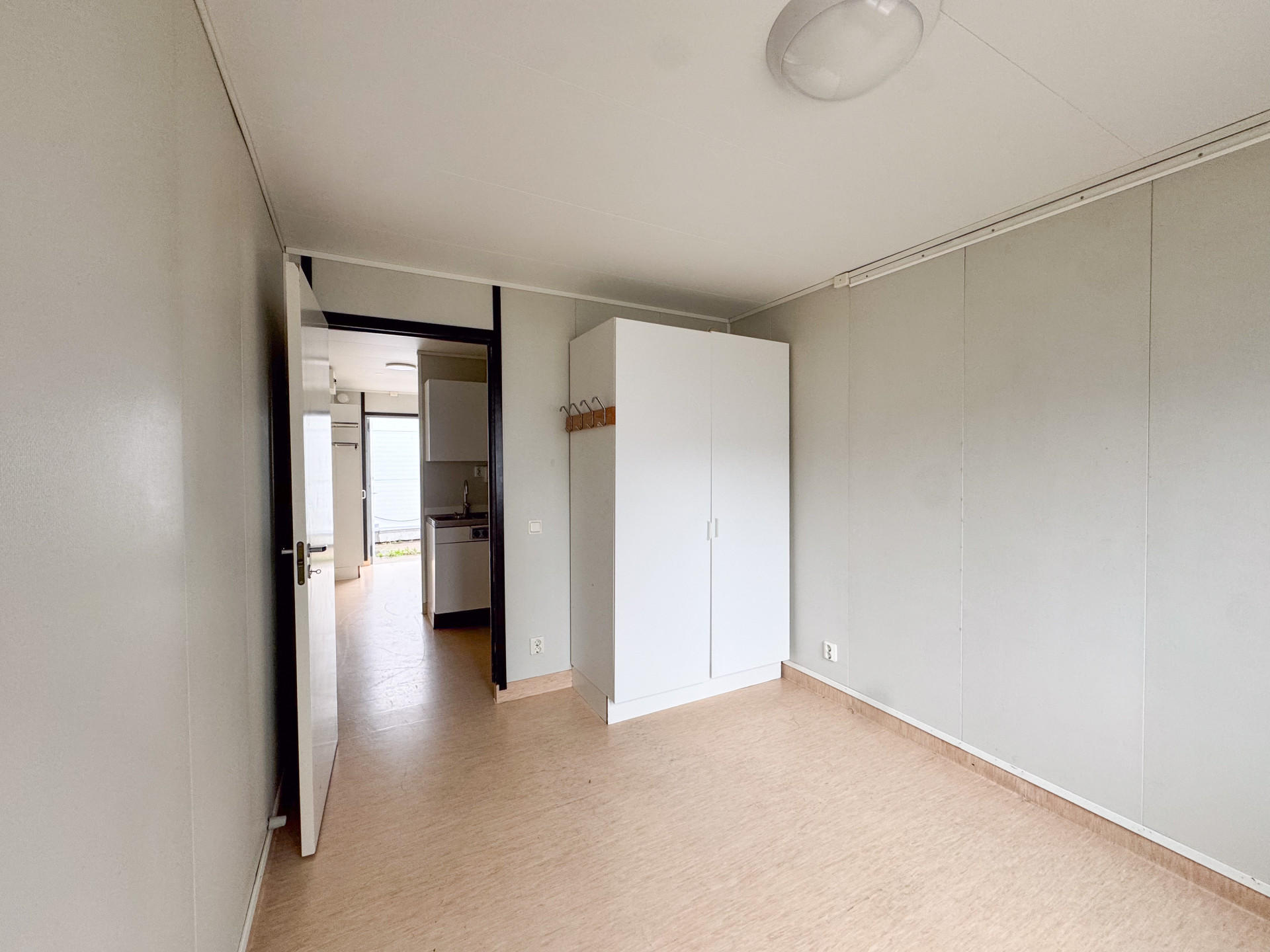 Beg. Bostadsbod med kök och toalett - Bild 12