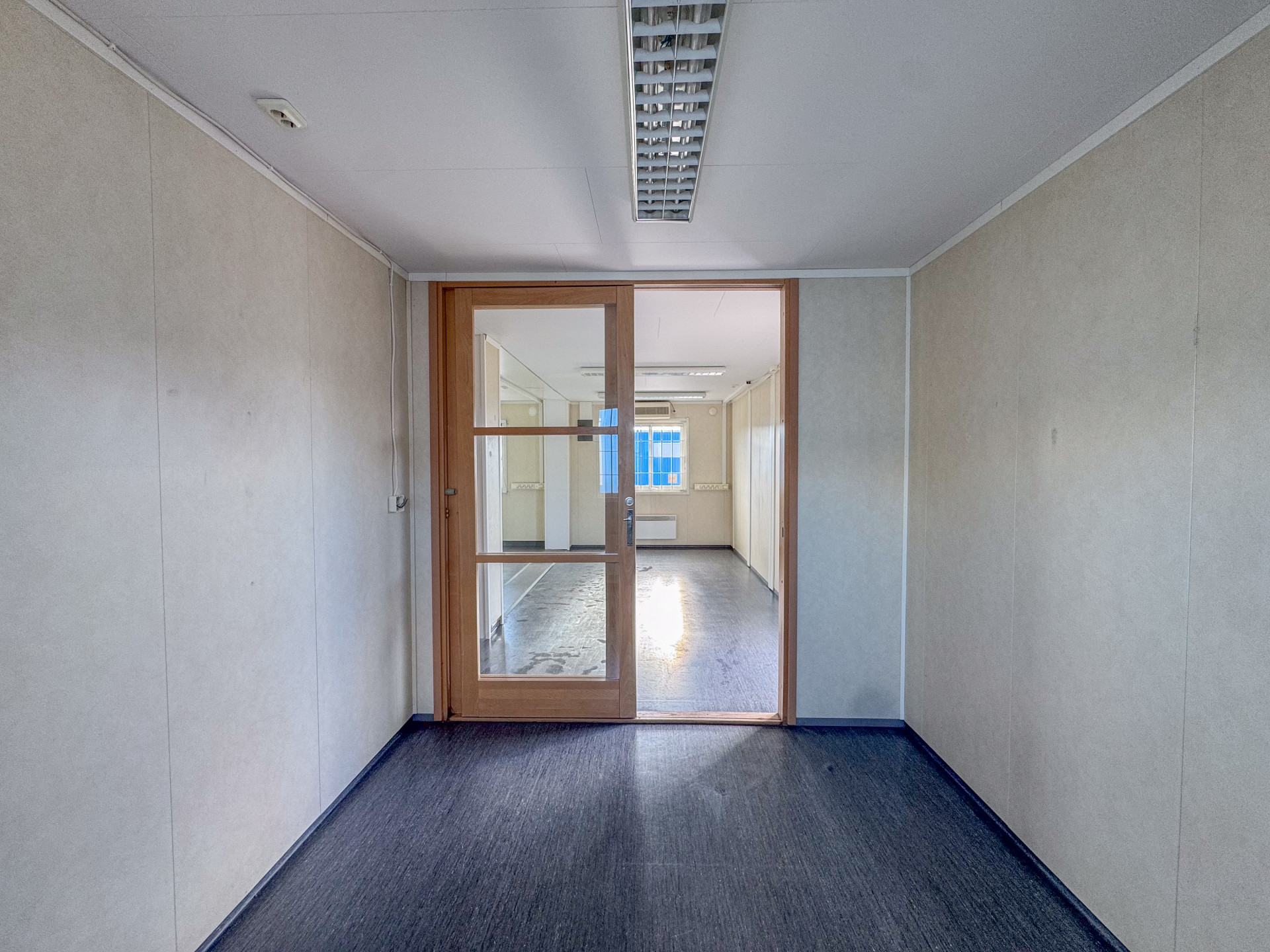 Fabriksrenoverad bodar på 52 m² med kontor, pentry och hygienutrymmen - Bild 7