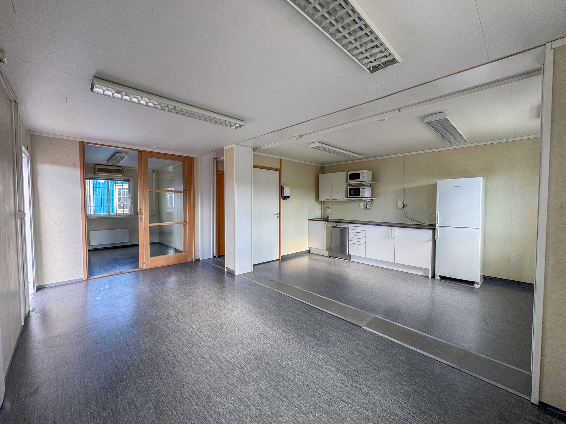 Fabriksrenoverad bodar på 52 m² med kontor, pentry och hygienutrymmen - Bild 8