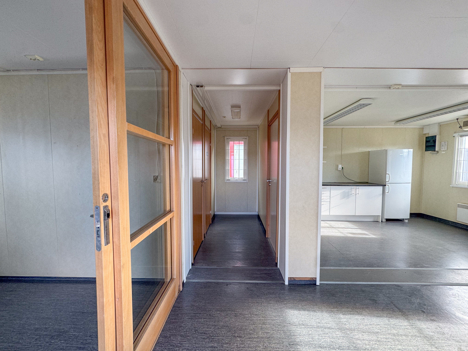 Fabriksrenoverad bodar på 52 m² med kontor, pentry och hygienutrymmen - Bild 5