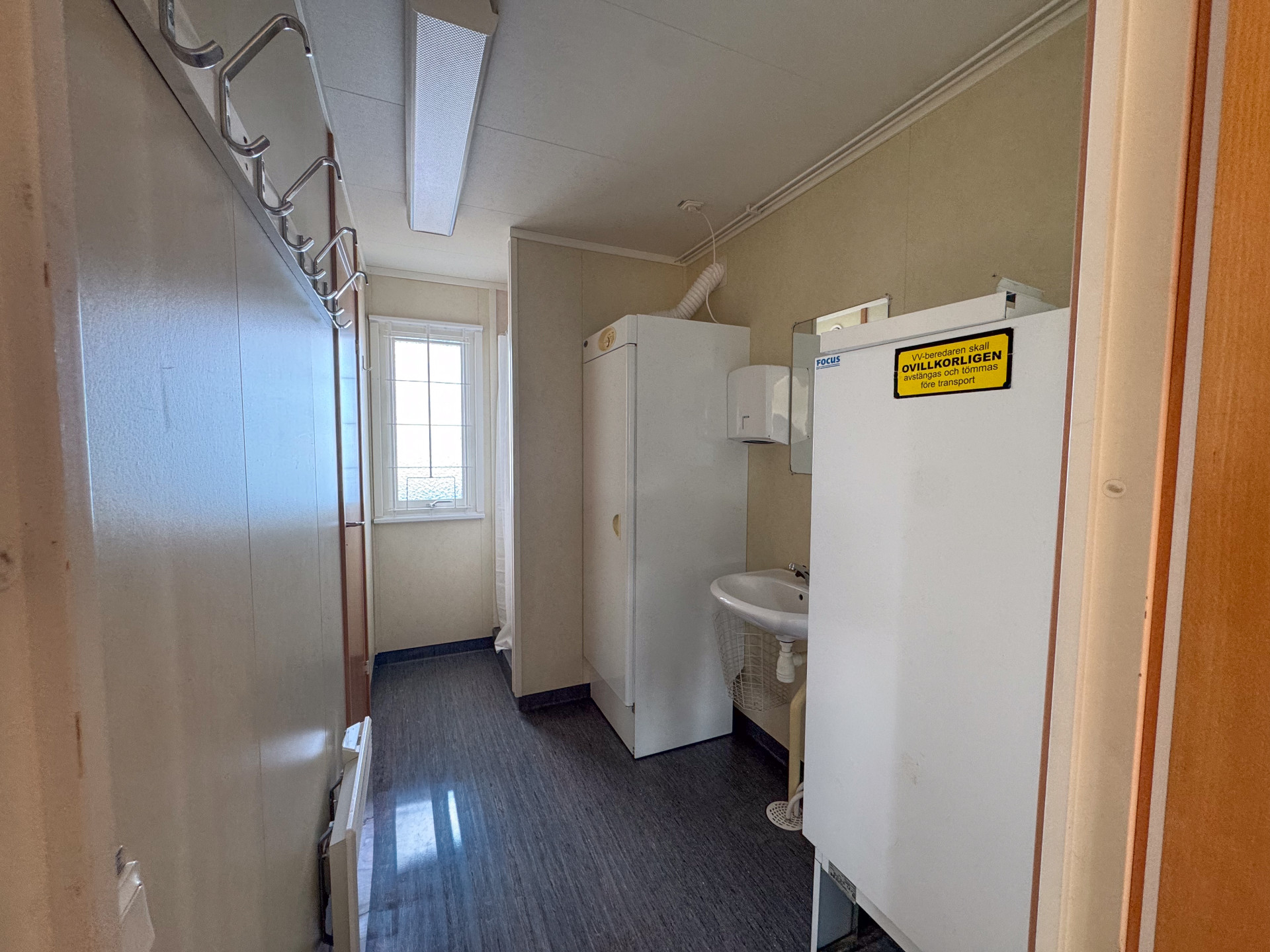 Fabriksrenoverad bodar på 52 m² med kontor, pentry och hygienutrymmen - Bild 12
