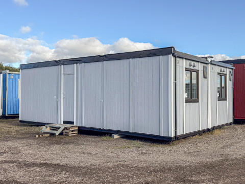Fabriksrenoverad bodar på 52 m² med kontor, pentry och hygienutrymmen