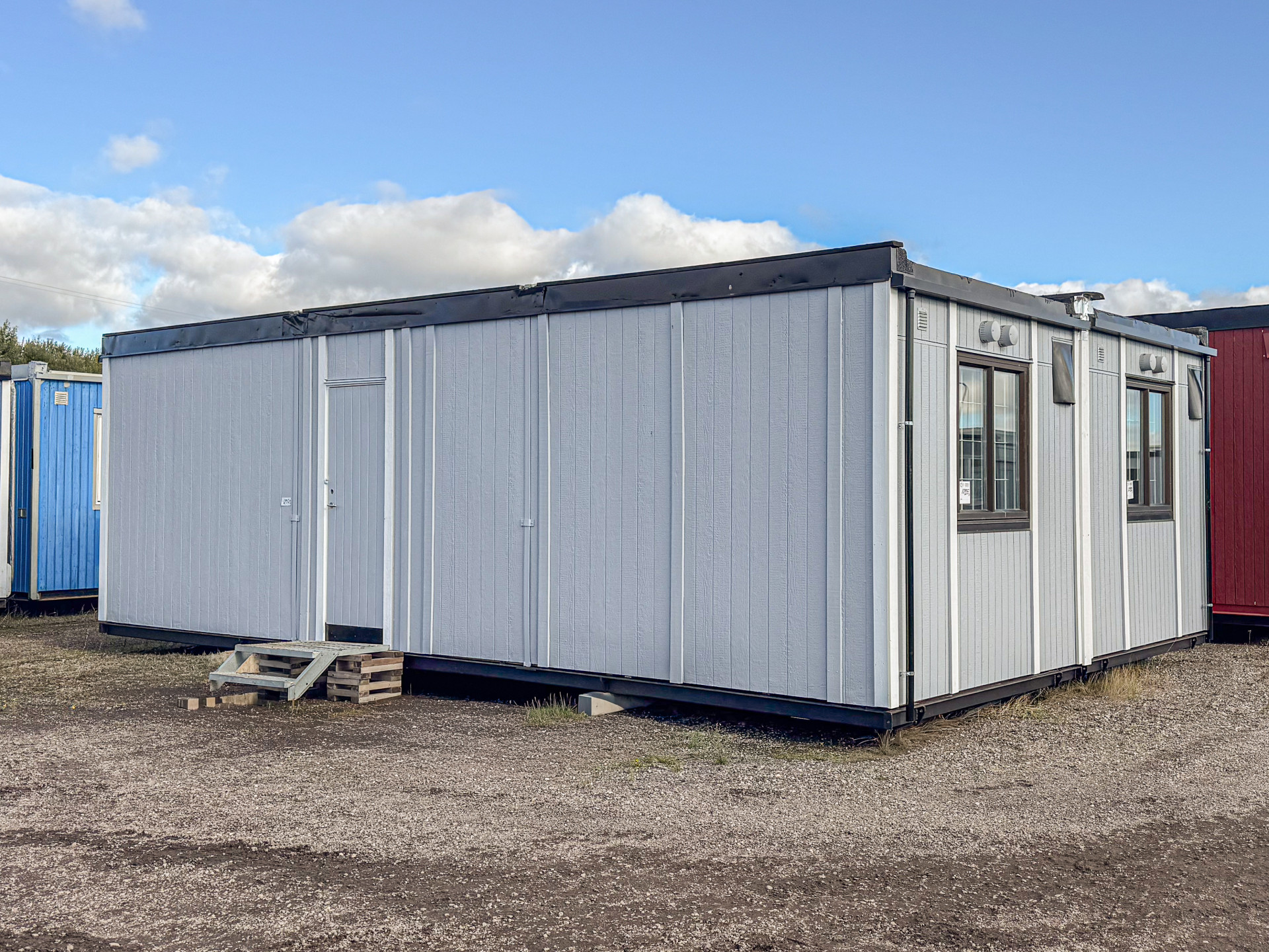 Fabriksrenoverad bodar på 52 m² med kontor, pentry och hygienutrymmen