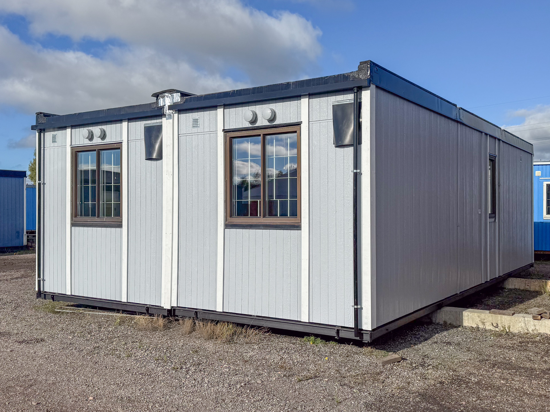 Fabriksrenoverad bodar på 52 m² med kontor, pentry och hygienutrymmen - Bild 2