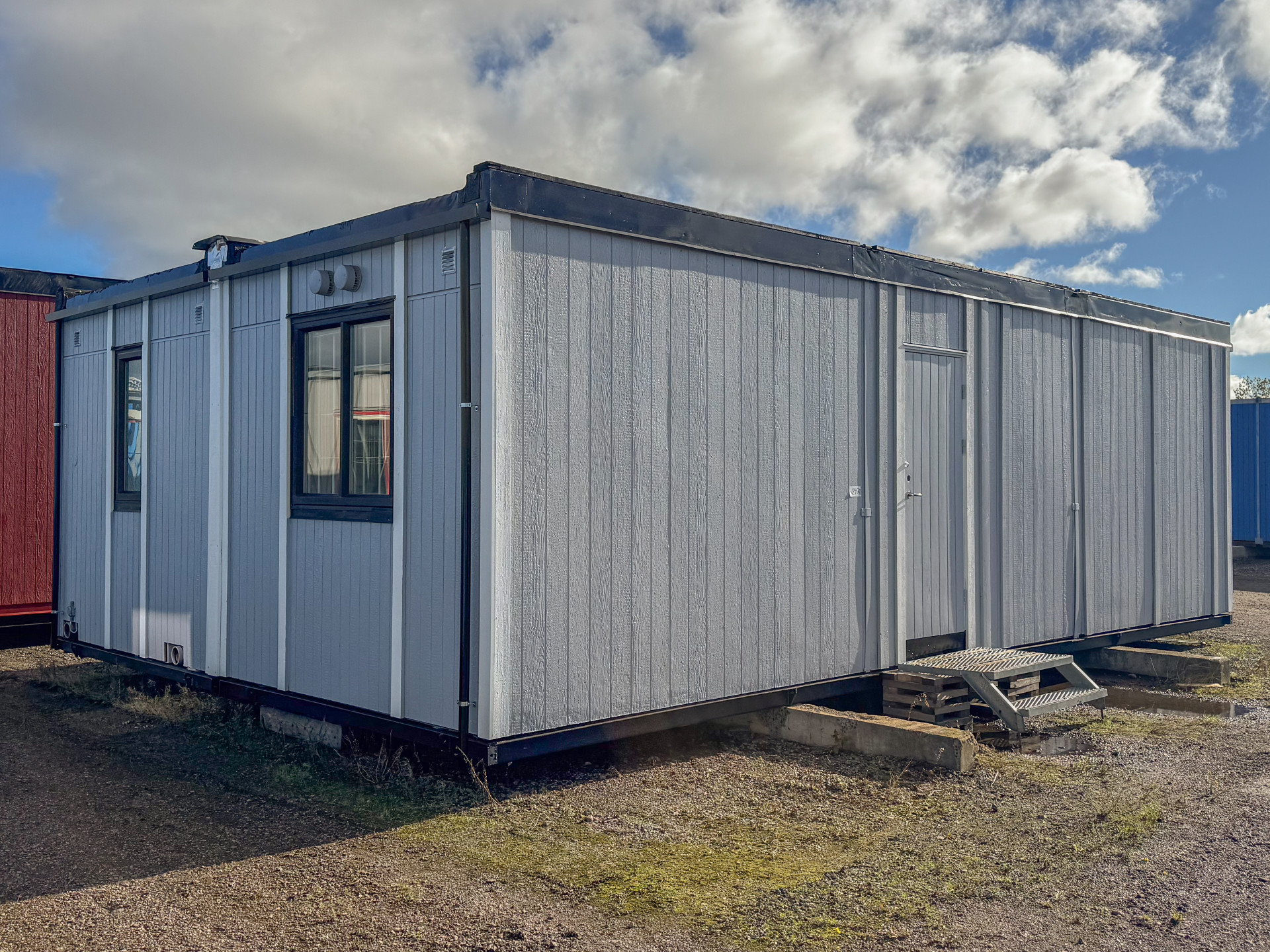 Fabriksrenoverad bodar på 52 m² med kontor, pentry och hygienutrymmen - Bild 3